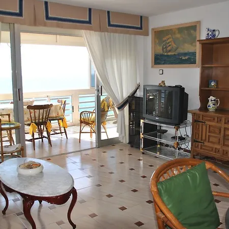 Absolute Beachfront דירה